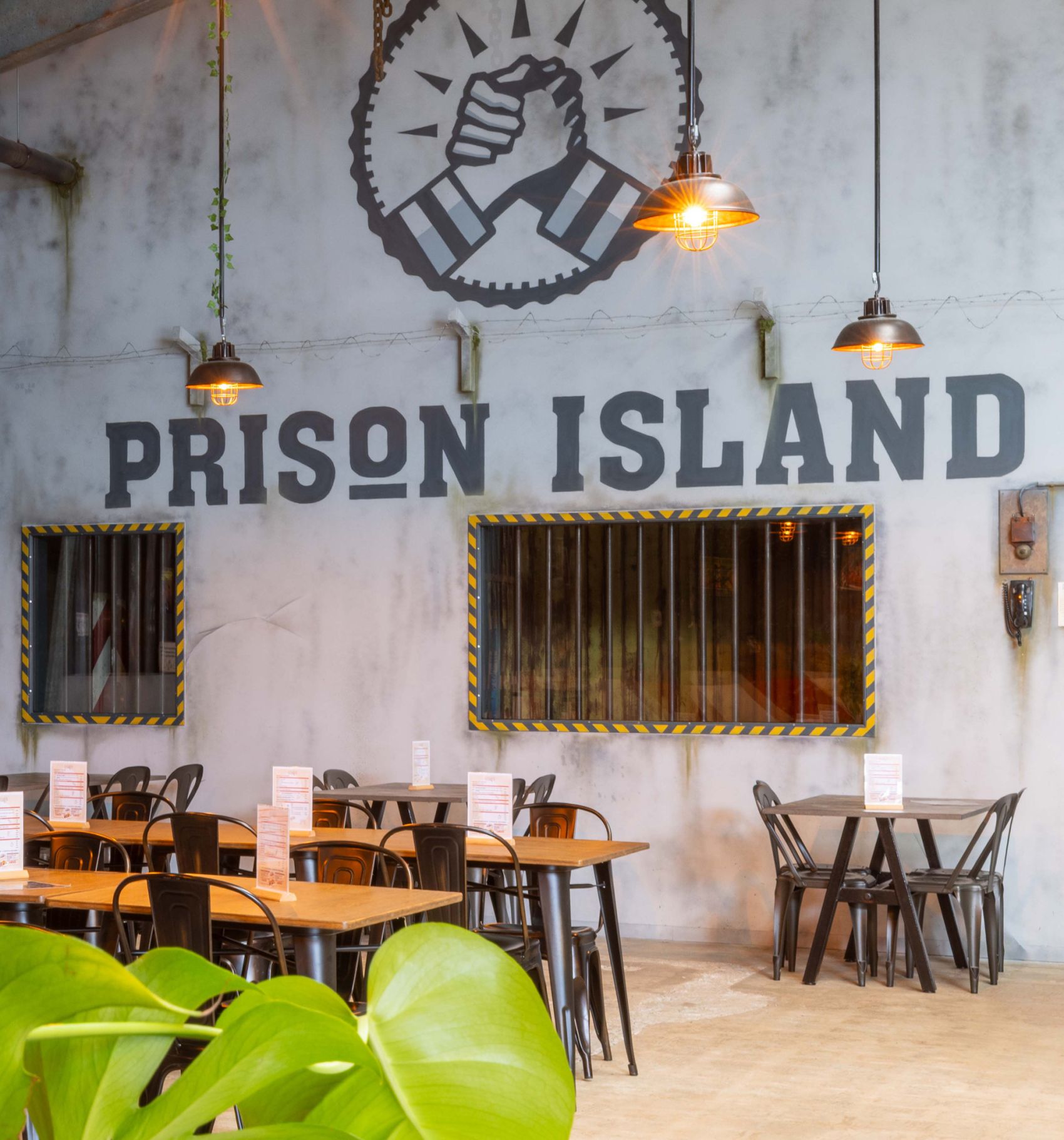Café / Bar à Cocktails et à jeux